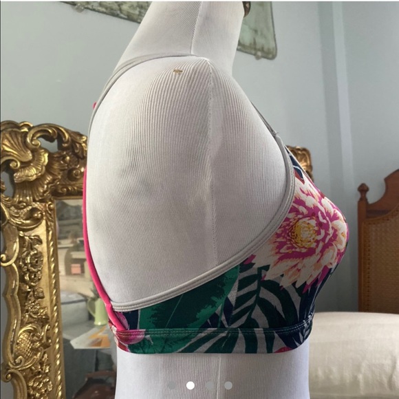 ☄️floral barley used sports bra🫒 - Picture 2 of 4